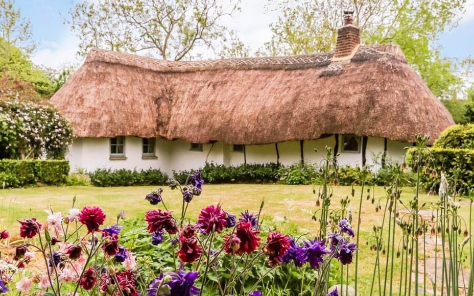 A Hovel House – Not so miserable looking house named ‘The Hovel’ on the quaintly named ‘Duck Lane’ for sale for virtually the same price as in 2005 – £400,000 for The Hovel, Duck Lane, Ludgershall, Aylesbury, Buckinghamshire, HP18 9XZ through agents Michael Graham in November 2019.