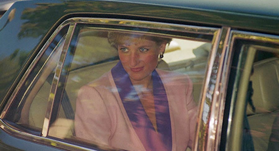 Diana’s Drive – Up-armoured ex-British Embassy in Washington 1987 Rolls-Royce Silver Spur I used by late Diana, Princess of Wales to be auctioned by Auctions America at their Labour Day sale in Auburn, Indiana from 31st August to 3rd September 2017 – Estimate of £35,000 to £42,000 ($45,000 to $55,000, €38,000 to €47,000 or درهم165,000 to درهم202,000).